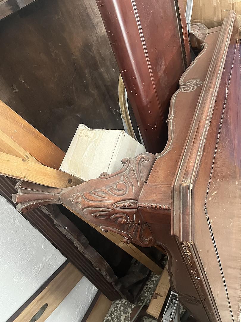 muebles y colchones - Set de 2 Mesas, 1 centro de sala y la otra mesa Parson. 
negociable  3