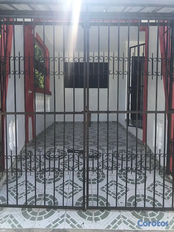 casas - 
VENDO CASA EN MOCA
NEGOCIABLE
TÍTULO AL DIA 


 7