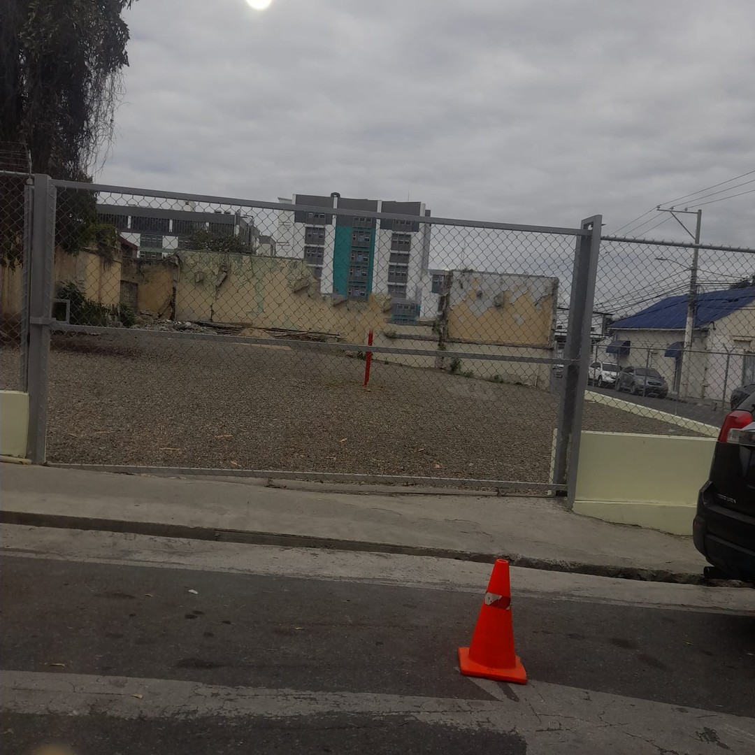 solares y terrenos - Se Vende Solar en Zona Centrica de Santiago 0