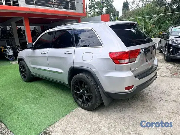 jeepetas y camionetas - Jeep Gran Cherokee Laredo 2