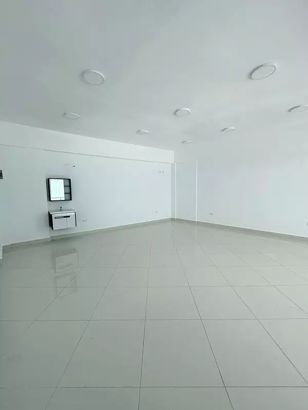 oficinas y locales comerciales - Local céntrico y moderno en bella vista  4