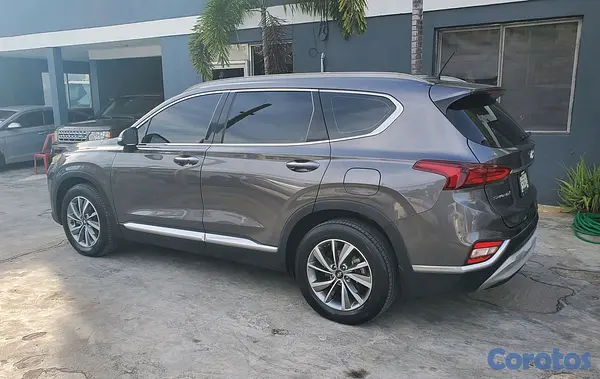 jeepetas y camionetas - Hyundai Santa Fe SE 2020 3