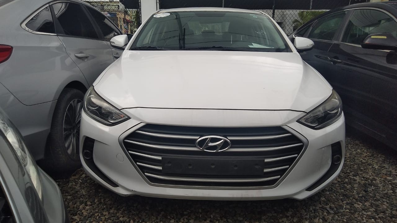 carros - HYUNDAI AVANTE 2018 BLANCODESDE: RD$730,100.00 0