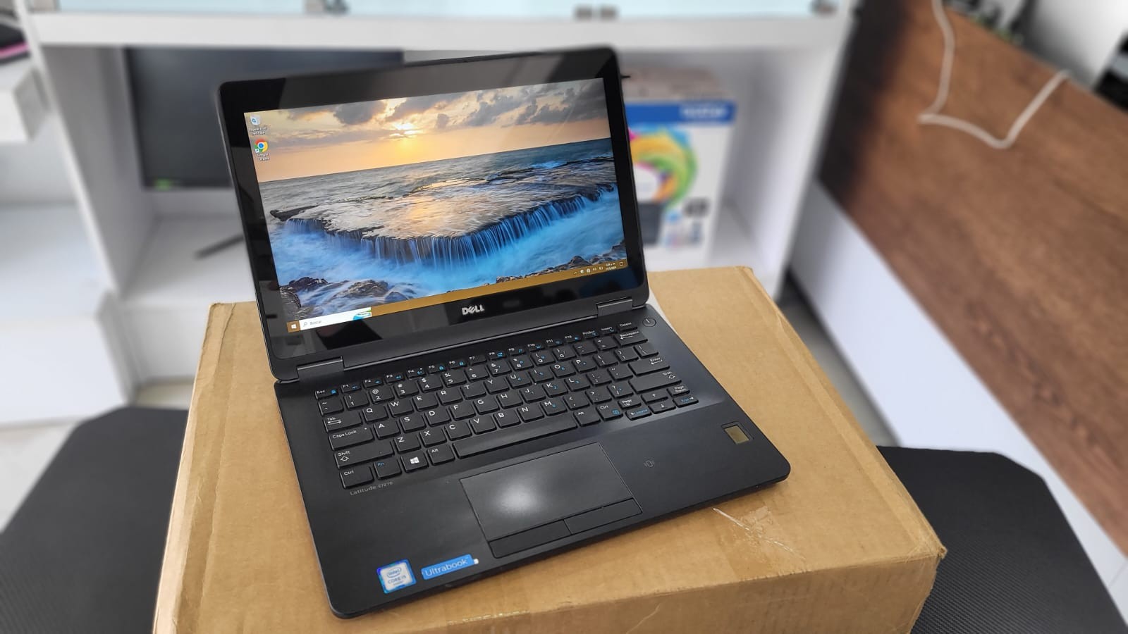 computadoras y laptops - LAPTOP i5 6TA DELL TOUCH 8GB/128SSD 13PLG LECTOR DE HUELLAS