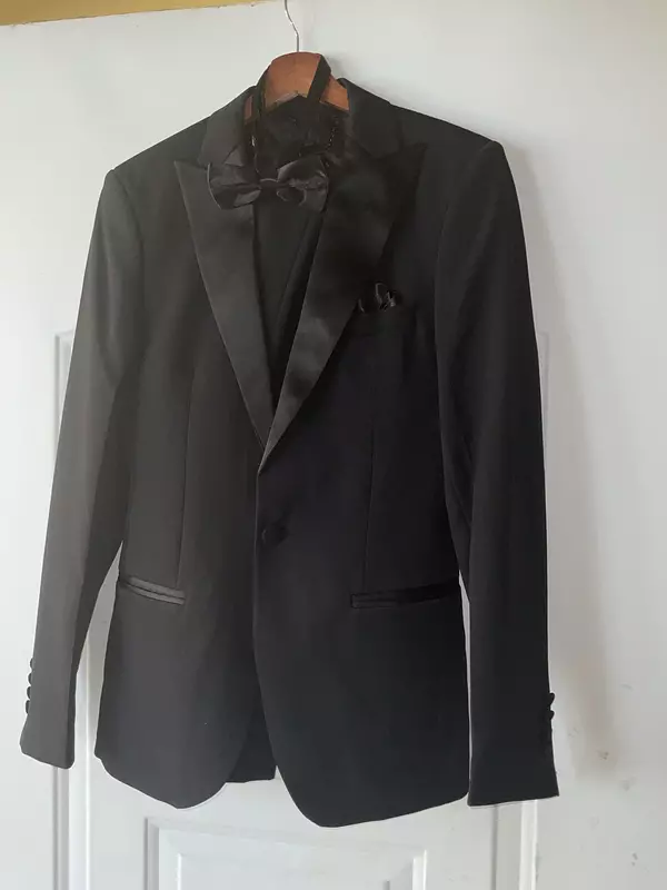 ropa para hombre - Traje hecho a la medida con pantalon y corbata 4