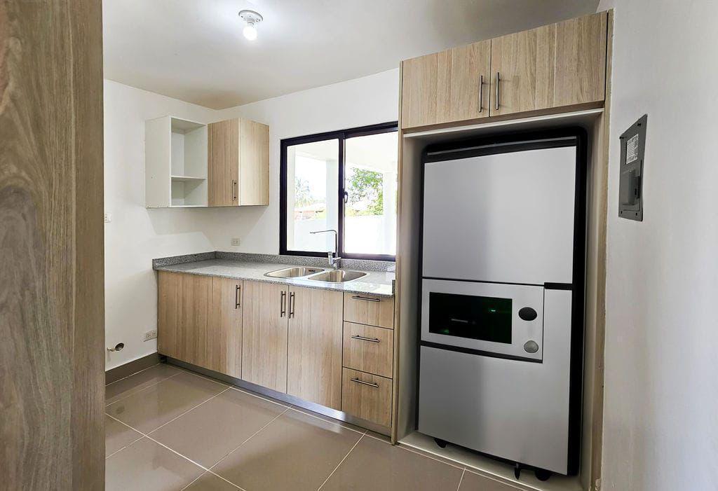 casas - Moderna Propiedad de 2 Niveles con Piscina 5