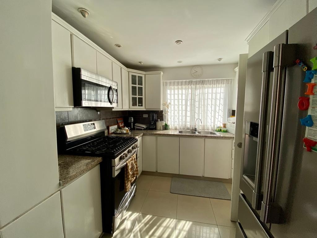 apartamentos - Vendo apartamento en Bella Vista
Amplio apartamento con excelente ubicación.
 6
