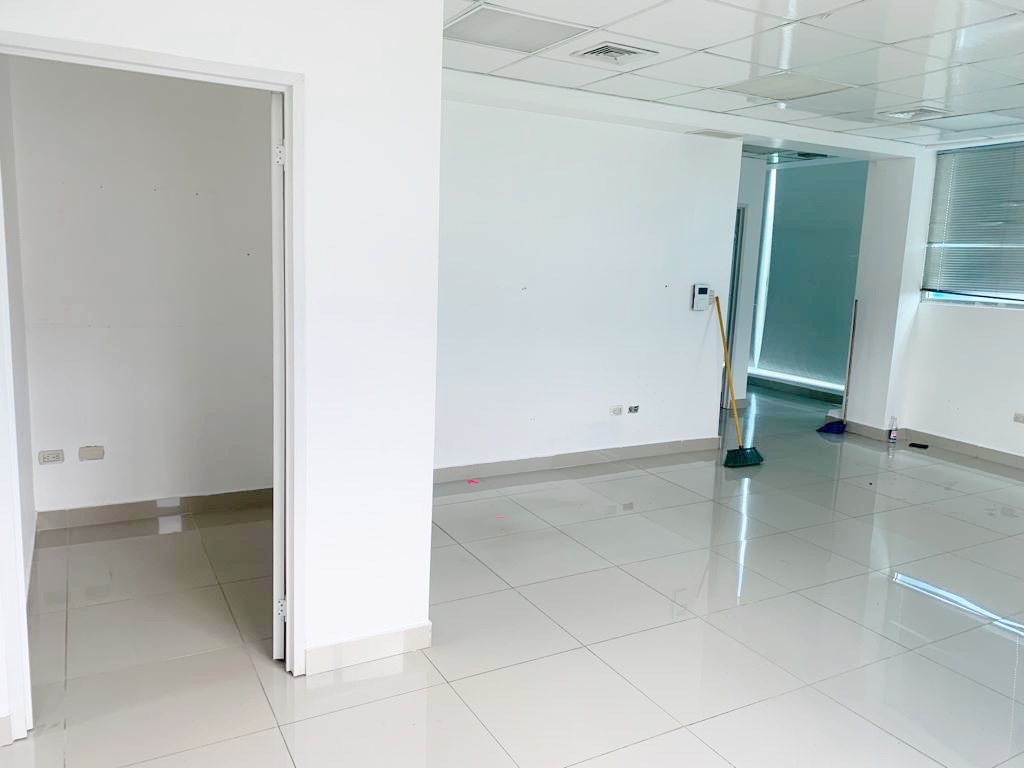 oficinas y locales comerciales - Local corporativo en los Prados 2