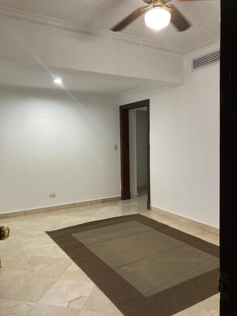 apartamentos - INTERMEDIARIOS RENTO APARTAMENTO PROXIMO AL CLUB DE NACO CON PISOS DE MARMOL
 5