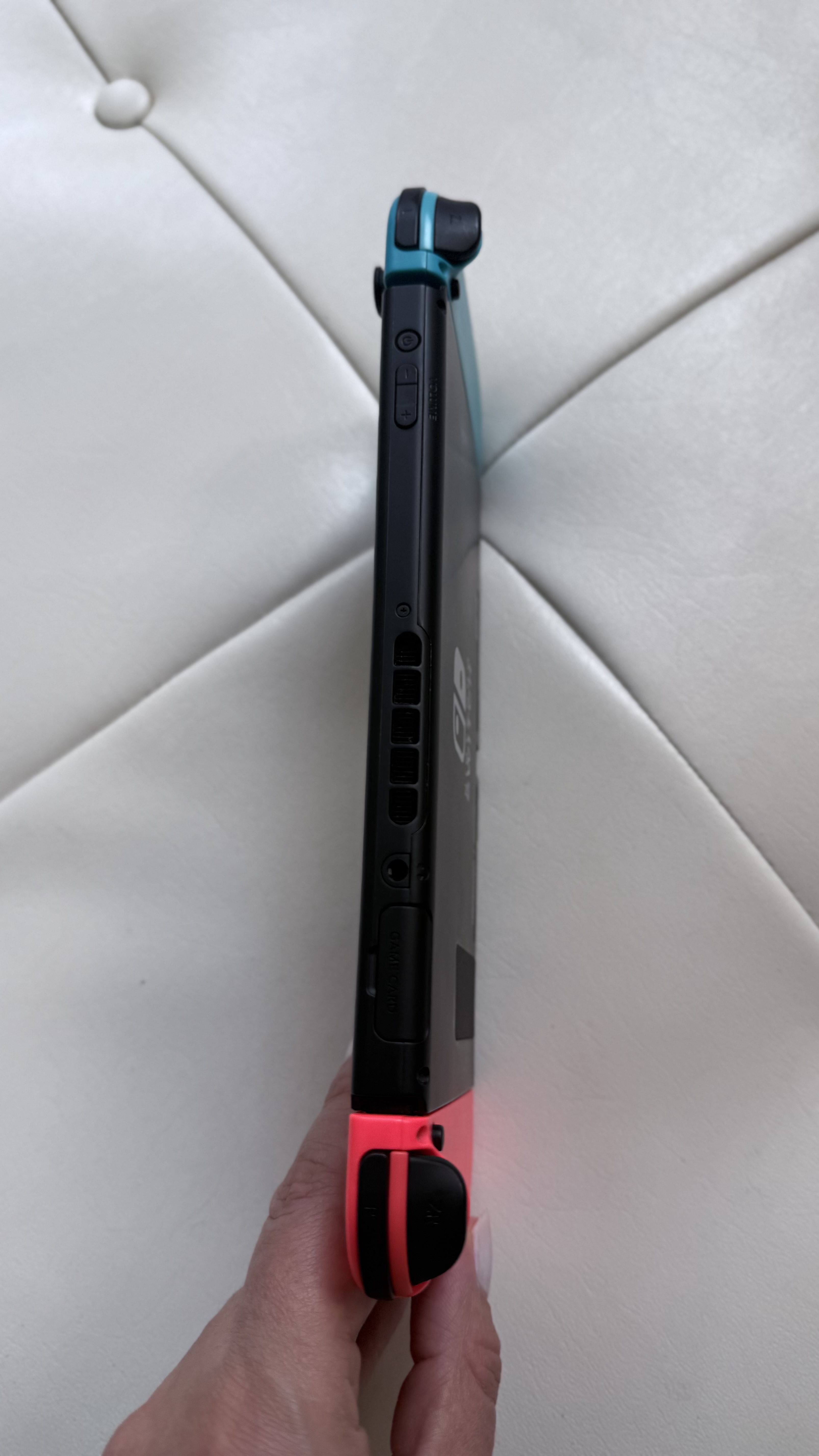 consolas y videojuegos - Vendo Nintendo Switch V2 Usada 
