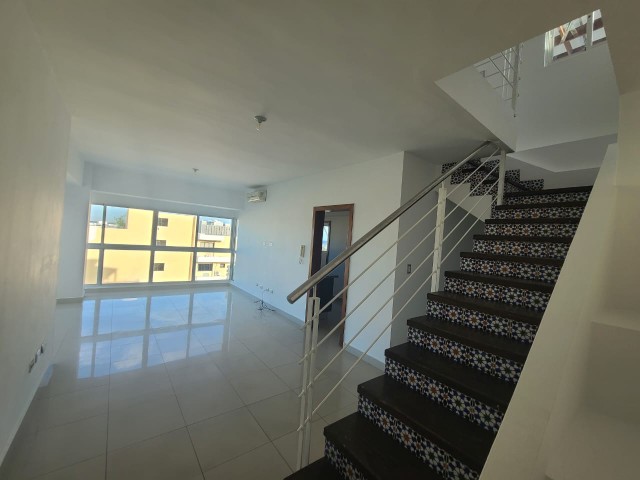 apartamentos - Alquilo Penthouse con línea blanca completa, vista al mar, 7mo Piso En Gazcue
 0