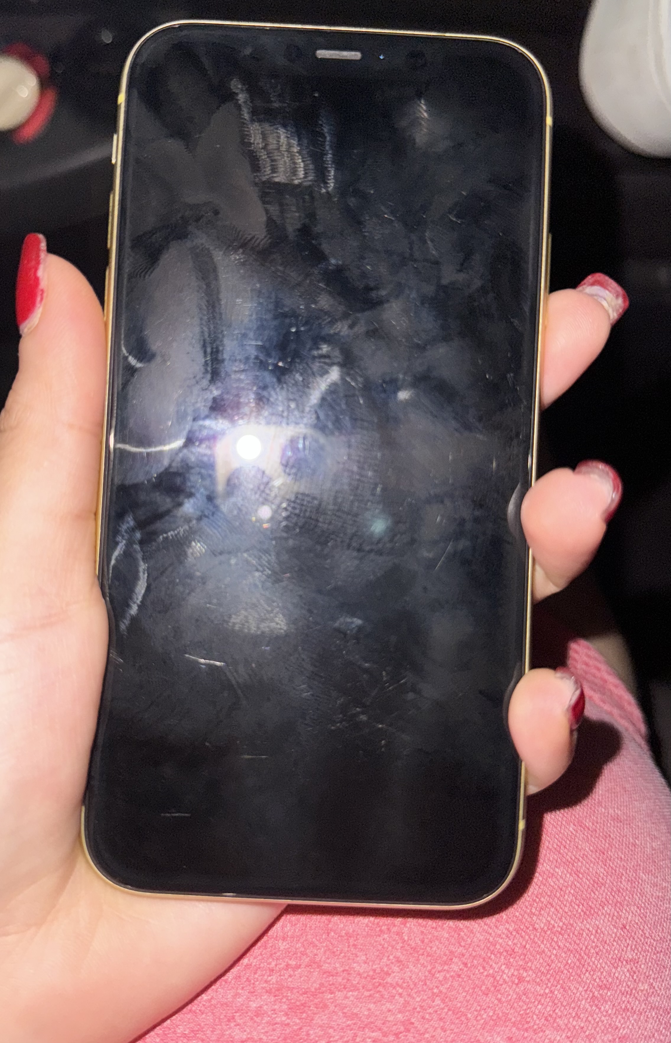 celulares y tabletas - Vendo un iPhone 11 7,000 negociable  4