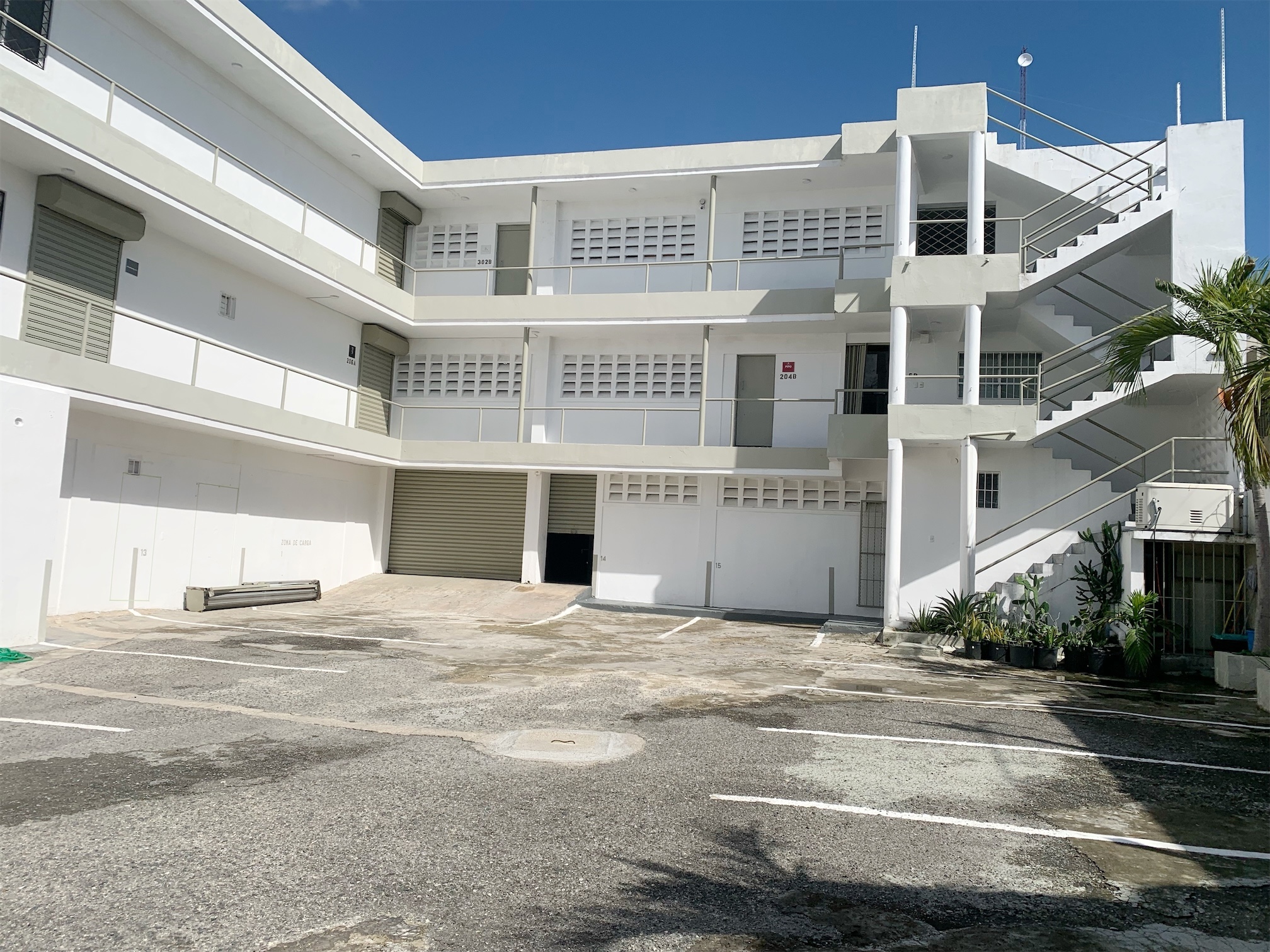 oficinas y locales comerciales - Locales en zona céntrica del quisqueya 3