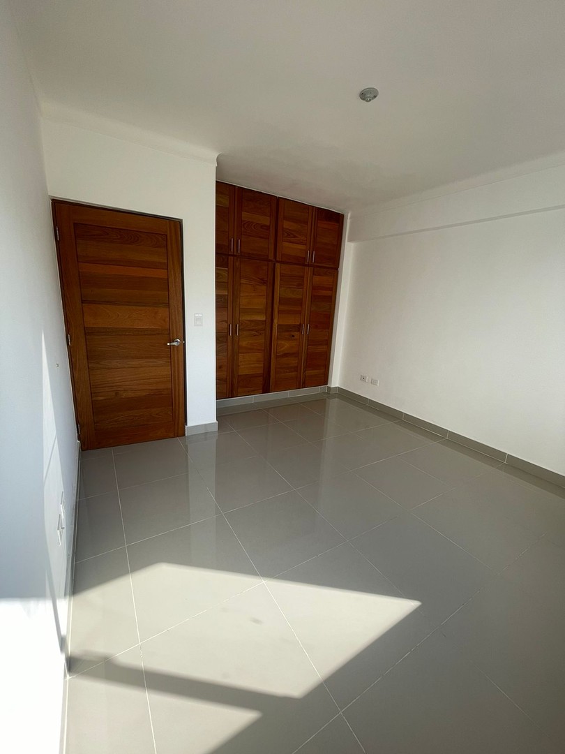 apartamentos - Vendo en Los Restauradores.-
Apartamento de lujo:
3er.nivel 
146 mts2 + 30 mts2
 5