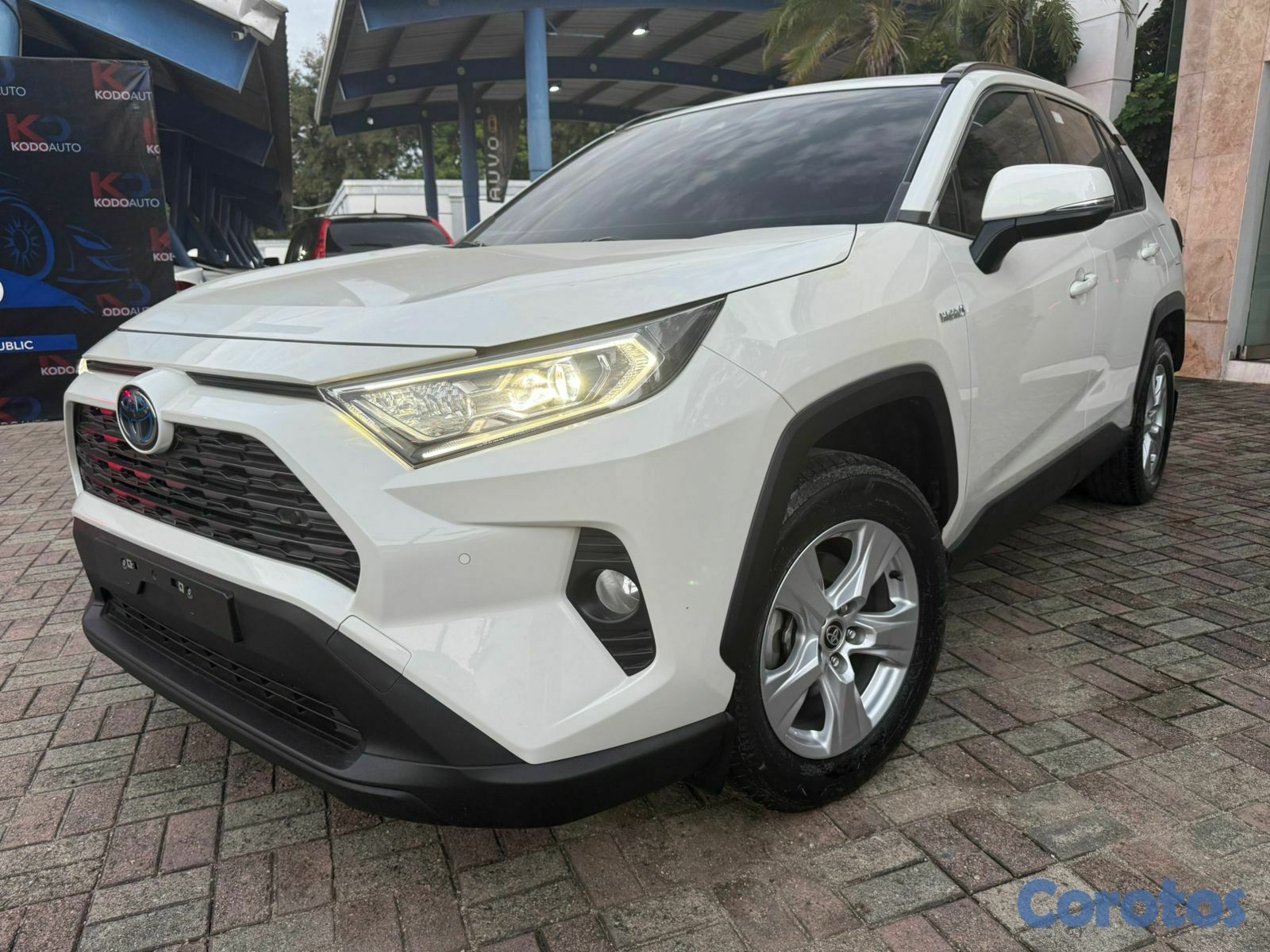 jeepetas y camionetas - Toyota rav4 2022 híbrida  4