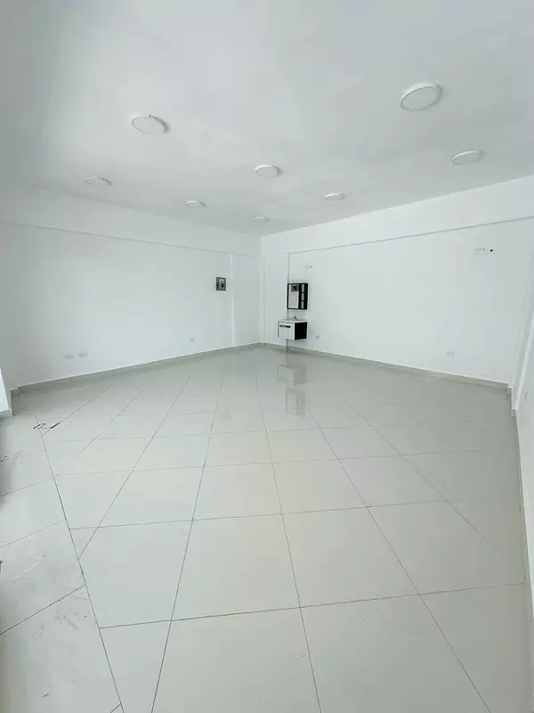 oficinas y locales comerciales - Local céntrico y moderno en bella vista  5