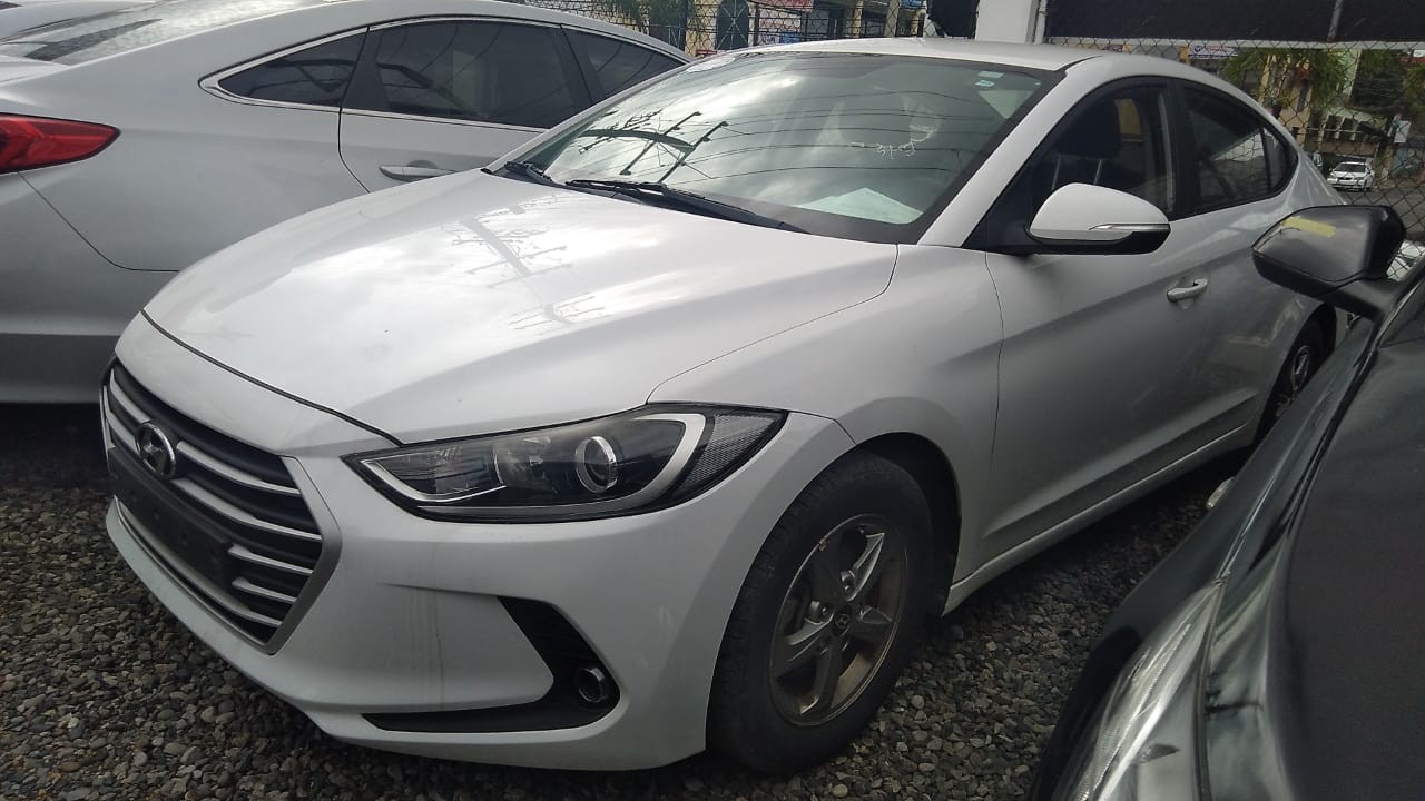 carros - HYUNDAI AVANTE 2018 BLANCODESDE: RD$730,100.00 1