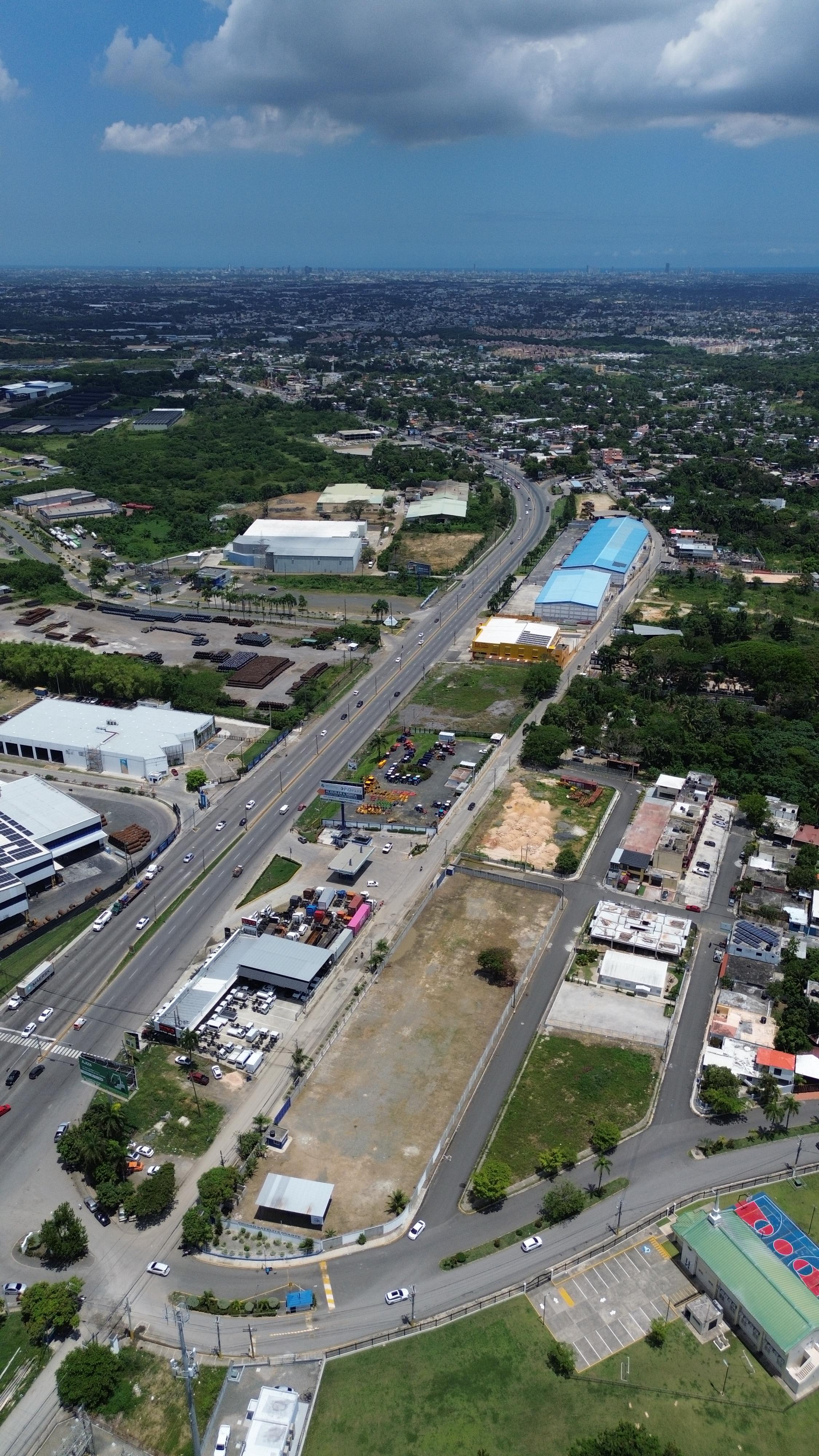 solares y terrenos - Solar en la Autopista Duarte de 5670m2 3