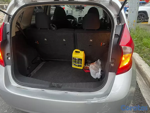 carros - Nissan versa note  3