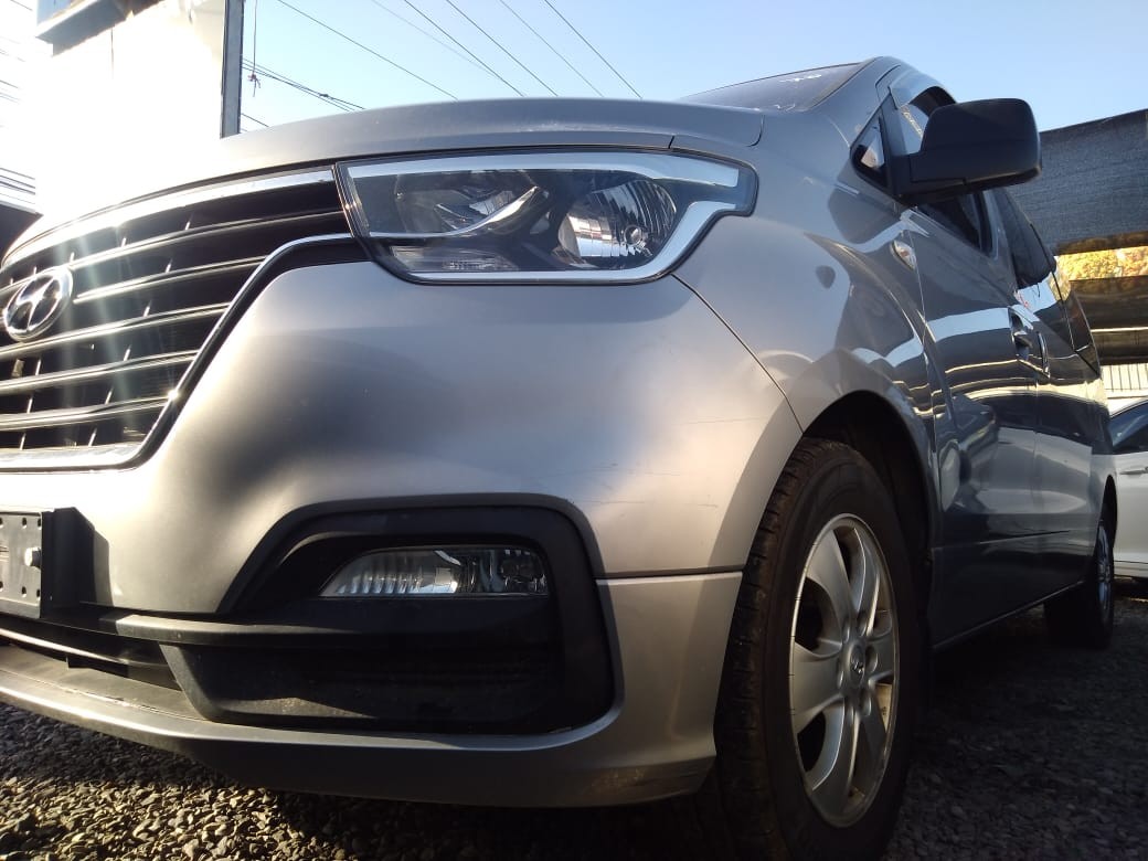 jeepetas y camionetas - HYUNDAI GRAND STAREX 2018 GRISDESDE: RD$1,300.100 1