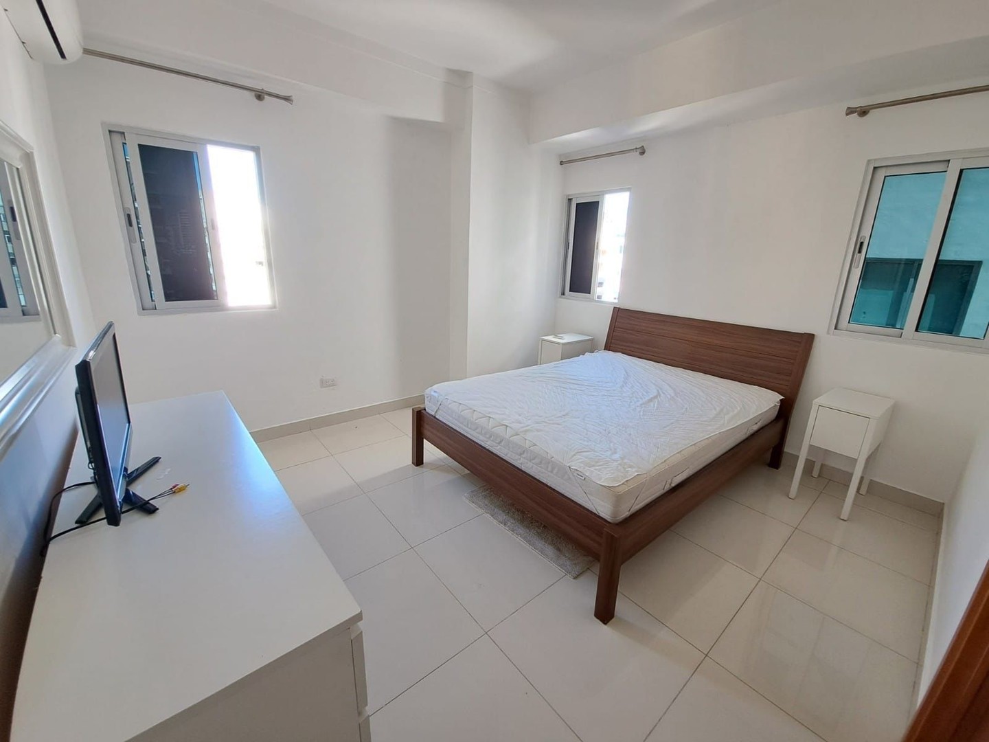 apartamentos - Apartamento en Venta con Línea Blanca
SERRALLÉS
USD 185,000.00
 5