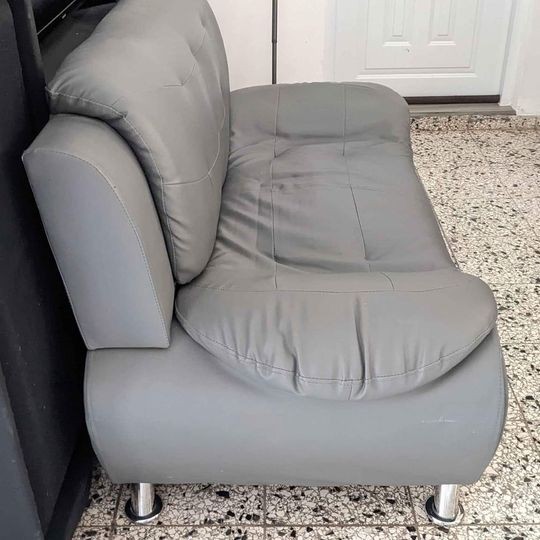 Se vende sofa pequeño para 2 personas