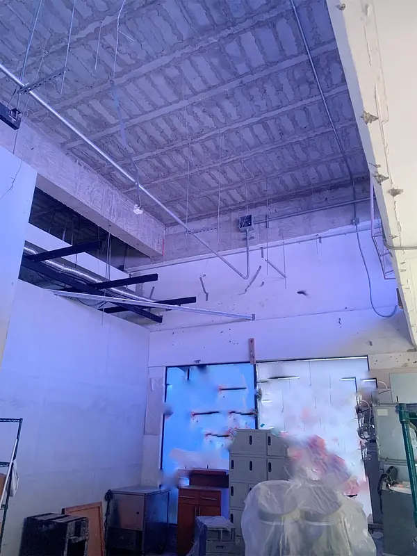 oficinas y locales comerciales - Local con triple altura céntrico y comercial 5