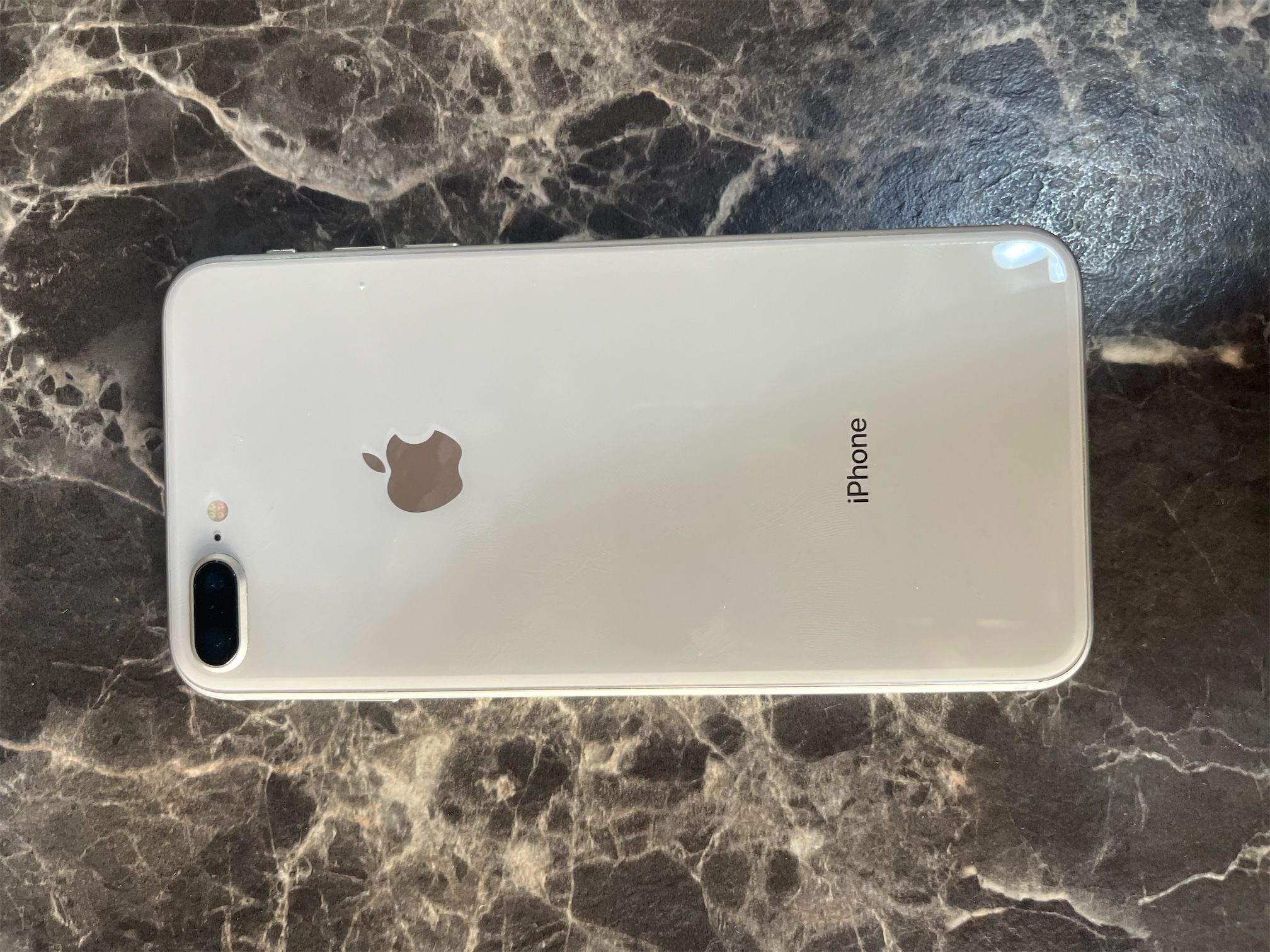 celulares y tabletas - Vendo iPhone 8 Plus 64GB O cambio por un XR 