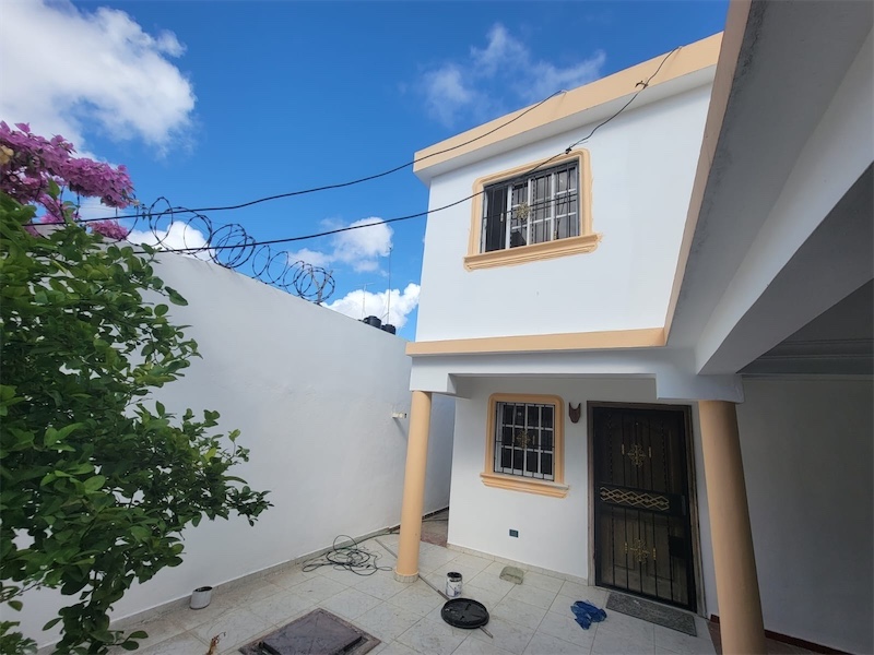 casas - Venta de casa de 250mts en Alma Rosa 2 Santo Domingo este  9