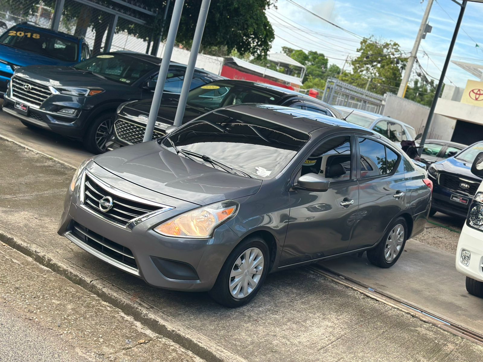 carros - 2018 NISSAN VERSA SV CLEAN CARFAX