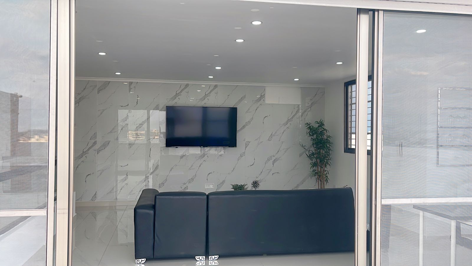 apartamentos - Sumérgete en esta exclusiva propiedad en el centro de la ciudad 🏙 El Millón  6