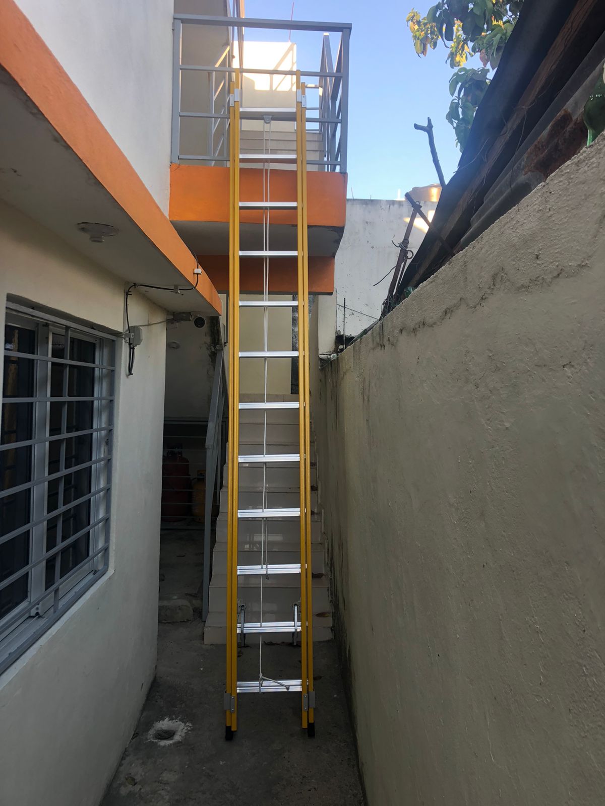 herramientas, jardines y exterior - Escalera telescópica en fibra de vidrio 