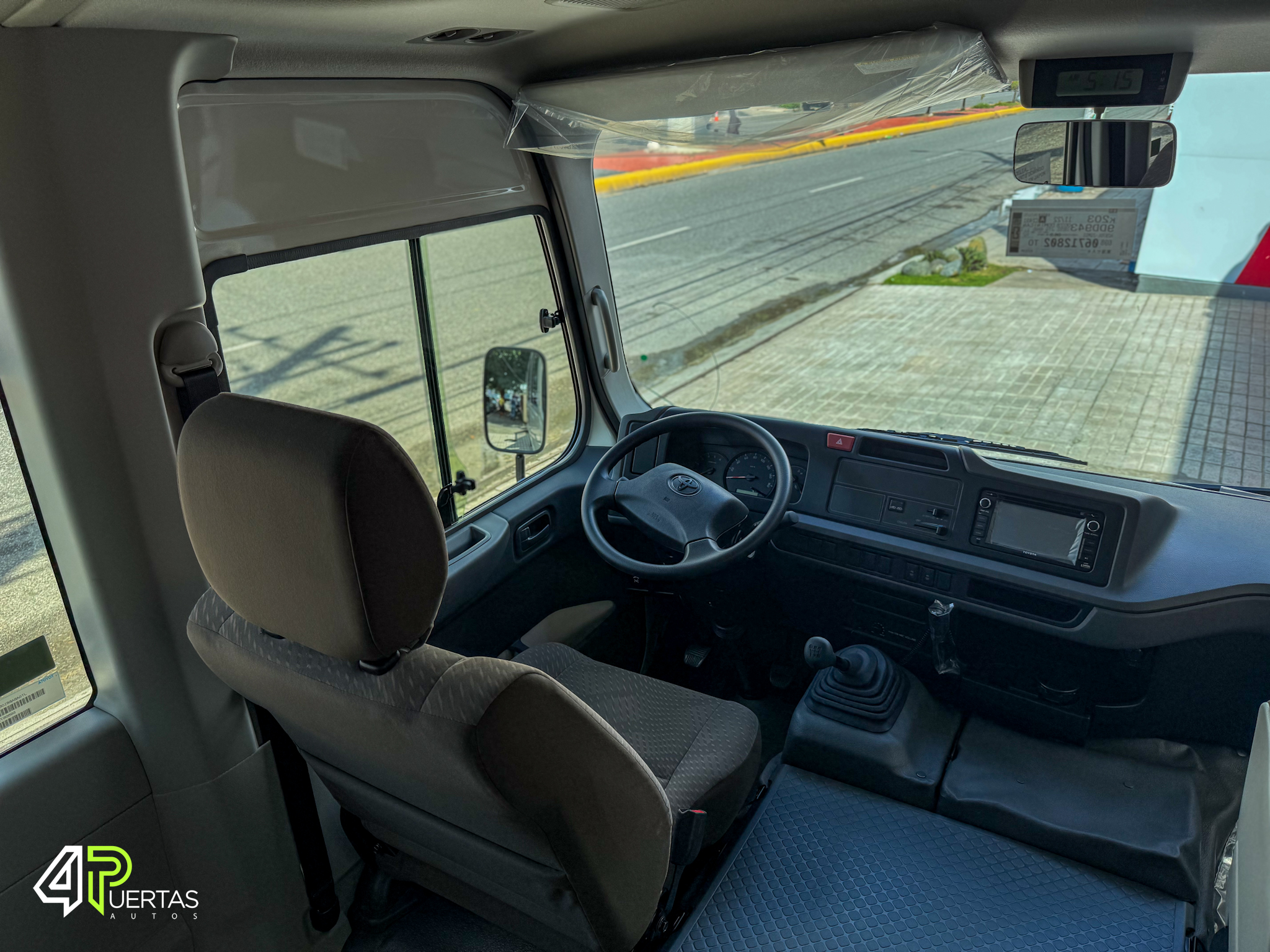 camiones y vehiculos pesados - TOYOTA COASTER 30 PASAJEROS 6