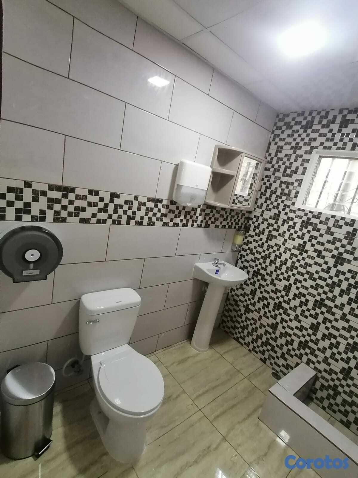 oficinas y locales comerciales - LOCAL EN VENTA 503 MTS , con dos Aptos atras 8.8mm 10