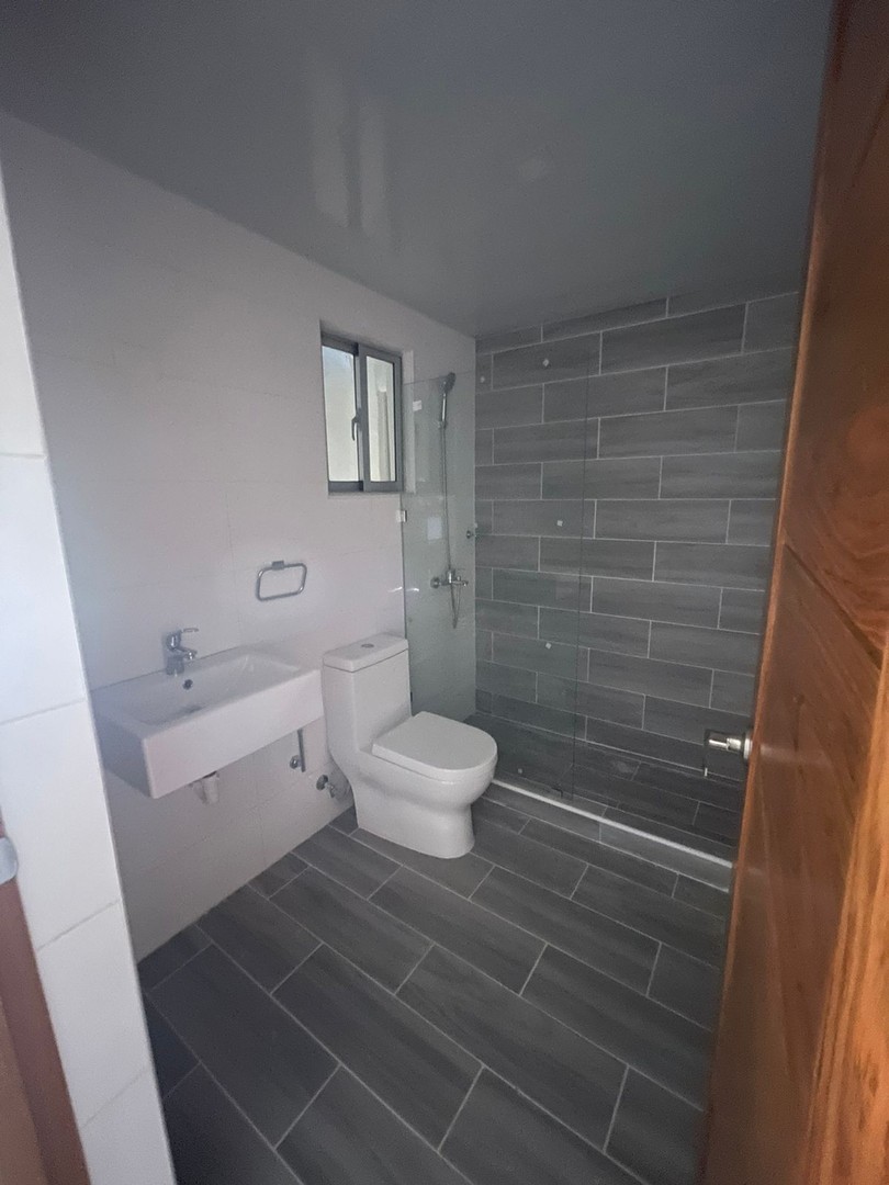 apartamentos - Vendo en Los Restauradores.-
Apartamento de lujo:
3er.nivel 
146 mts2 + 30 mts2
 7