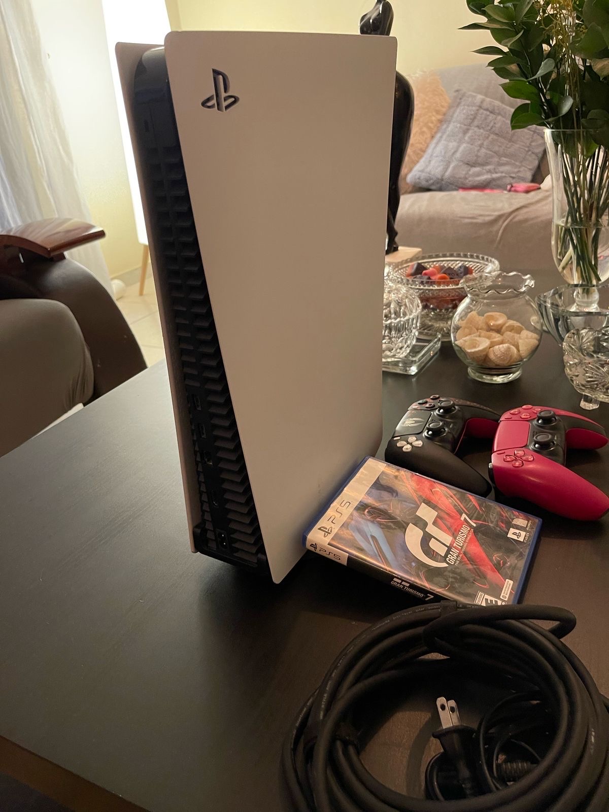 consolas y videojuegos - play 5 de 2TB dos controles originales y un CD  2