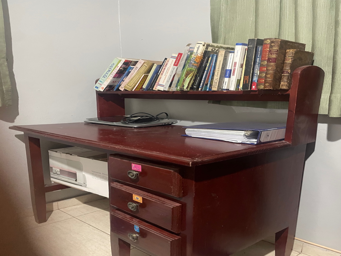 muebles y colchones - Escritorio en excelentes condiciones  2