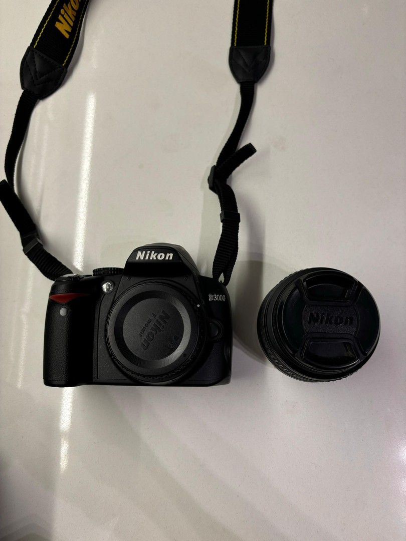 camaras y audio - Cámara Nikon D3000 en Excelente Estado - Accesorios y Lente Incluido