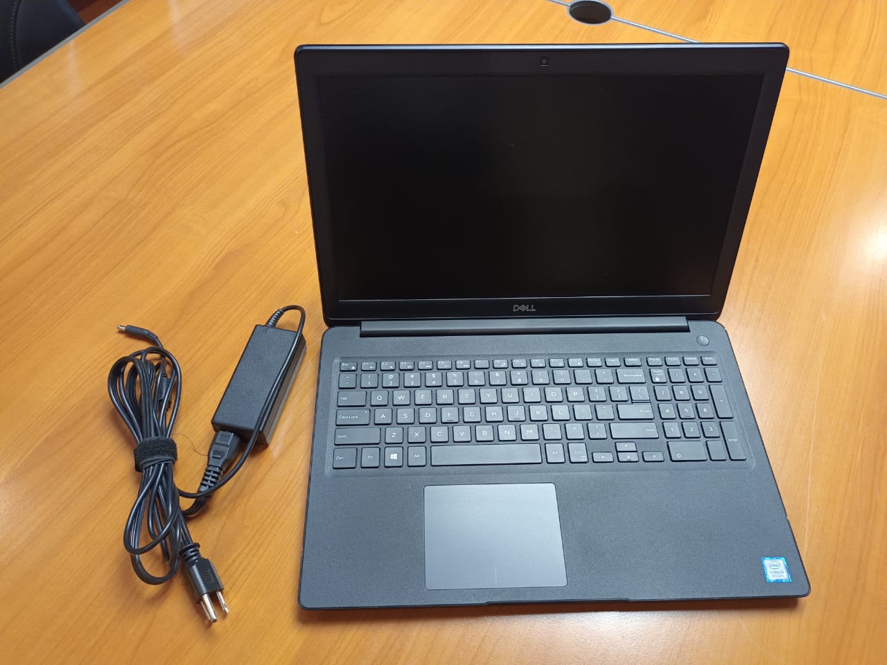 computadoras y laptops - Laptop Dell 3500 8va, 16GB Mem, 256GB Disco SSD 1