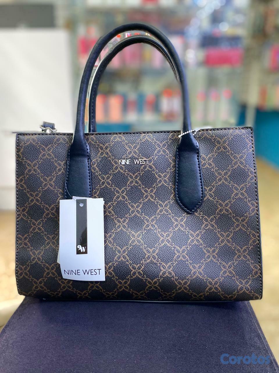 carteras y maletas - Cartera Nine west tiene mucho espacio