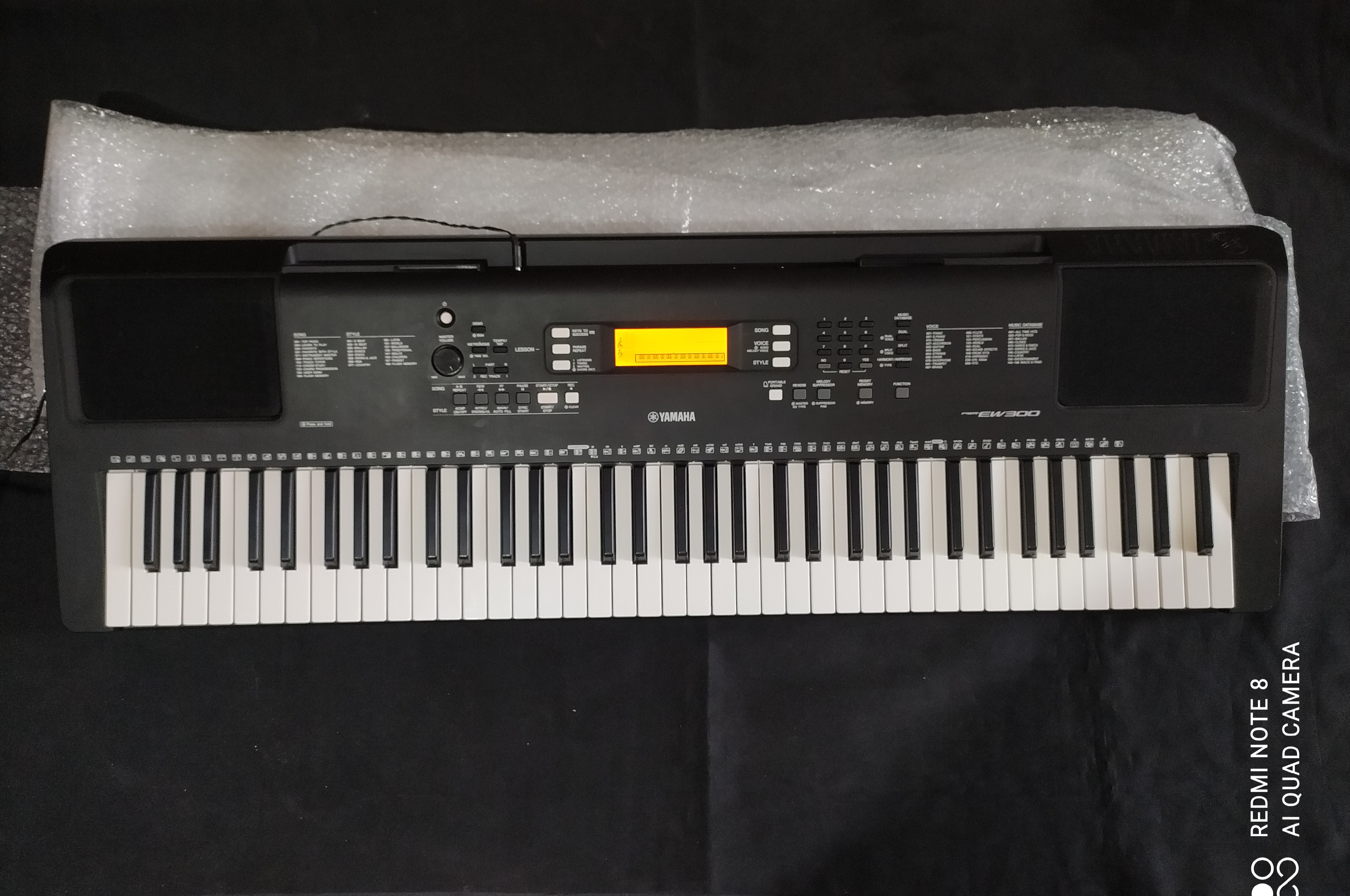 instrumentos musicales - PIANO YAMAHA PSR EW300 6 OCTAVAS. EXCELENTE ESTADO