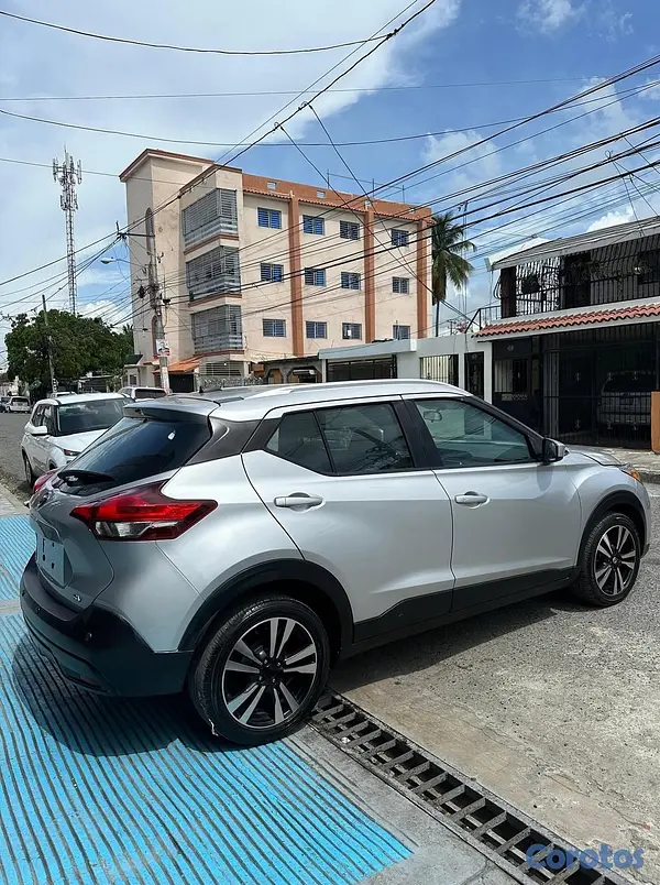 jeepetas y camionetas - Nissan Kicks SV 2020 3
