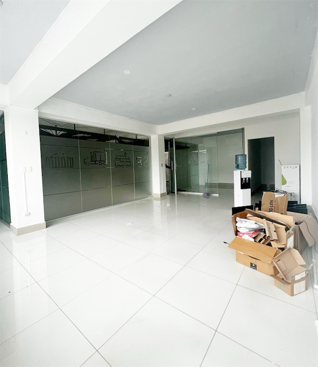 oficinas y locales comerciales - Local comercial en la Castellana 5