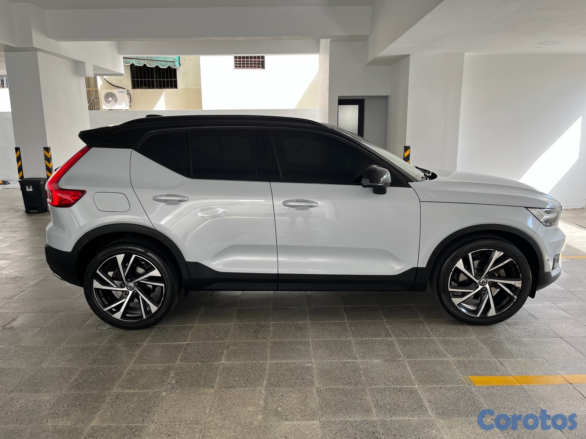 jeepetas y camionetas - Vendo Volvo XC40 T5 R-DESING 2020 4