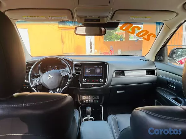 jeepetas y camionetas - Mitsubishi Outlander SEL 2020 8