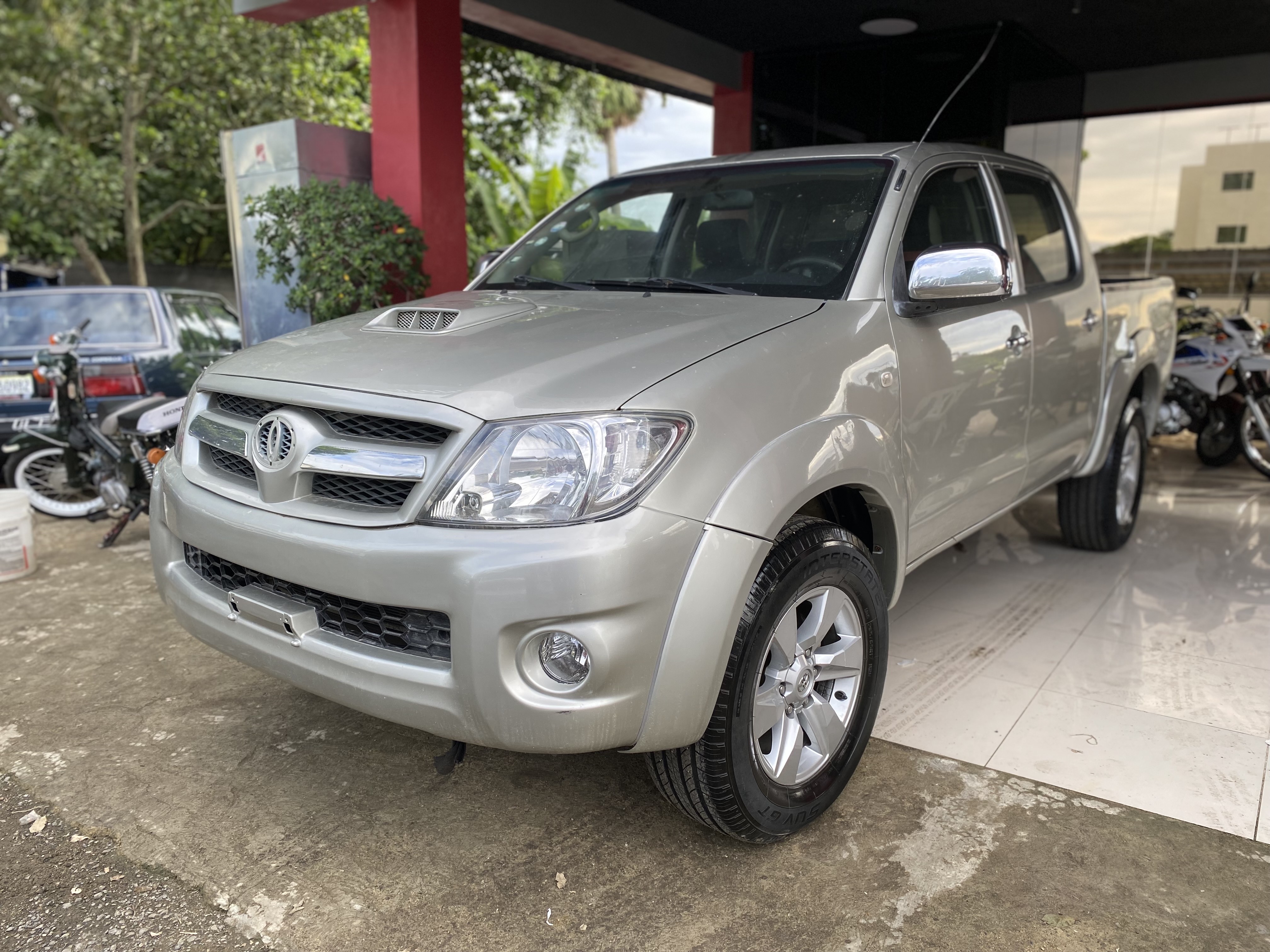 jeepetas y camionetas - TOYOTA HILUX 2008
