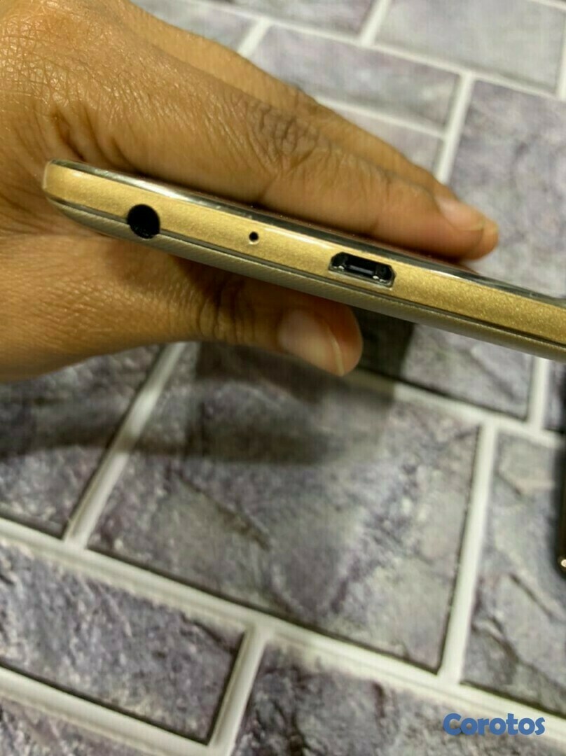 celulares y tabletas - Teléfono LG STYLUS 2  4