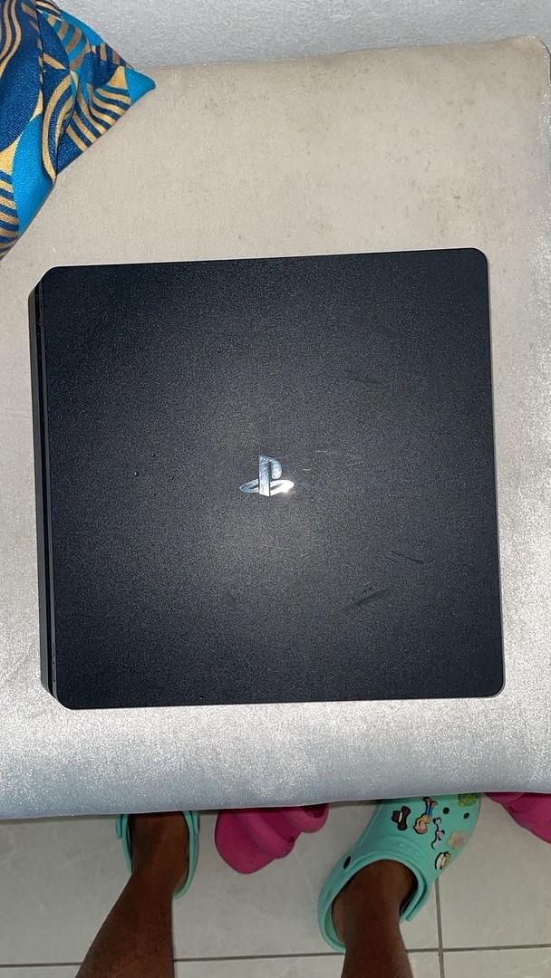 consolas y videojuegos - Ps4 con control  7
