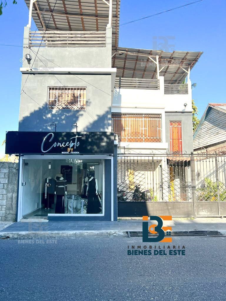 casas - Vivienda de tres niveles en el Centro de la Ciudad