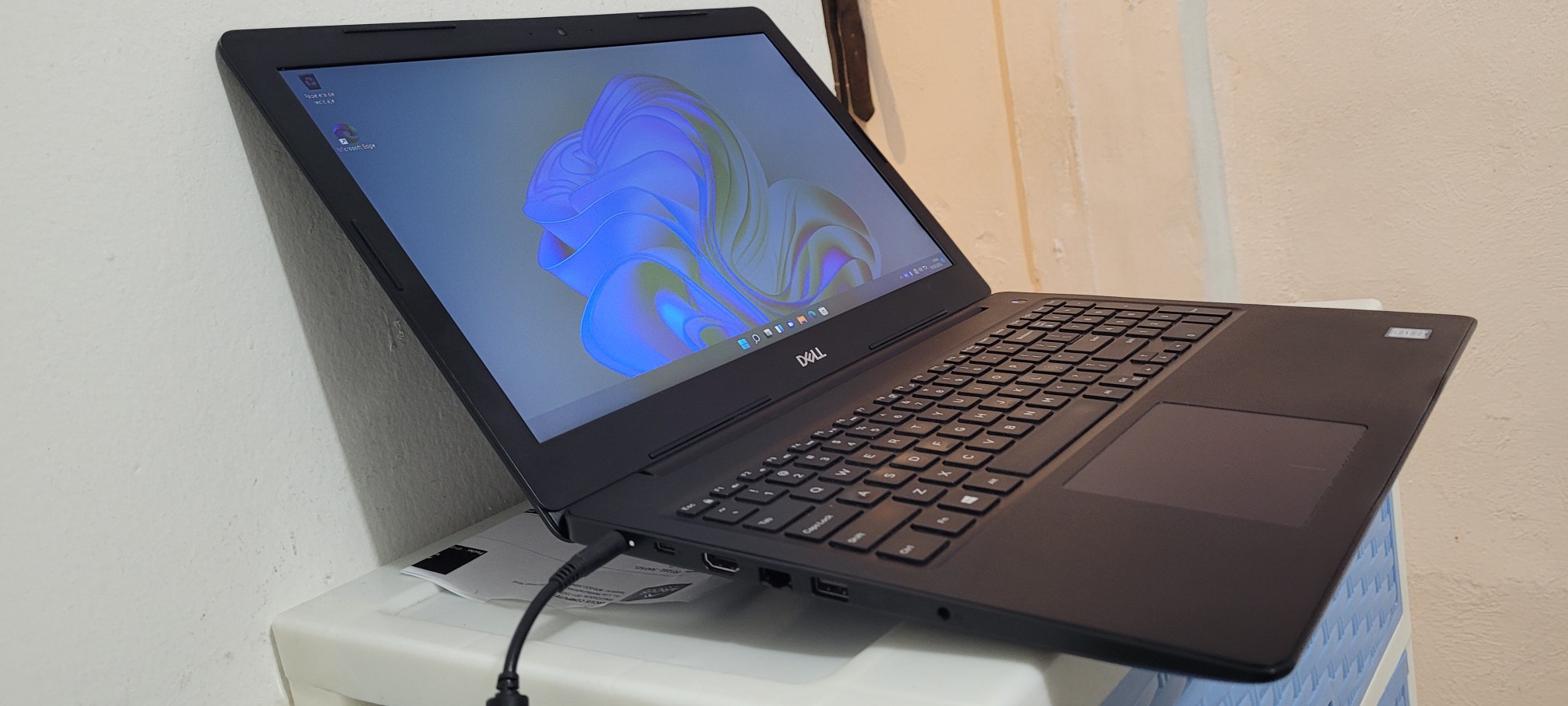 computadoras y laptops - Dell 3590 17 Pulg Core i7 8va Gen Ram 16gb Disco 512gb Doble Video Grafico 1